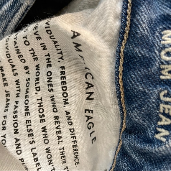 American Eagle ripped mom jeans. - Picture 6 of 14